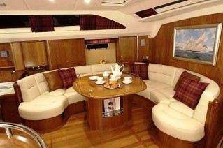 SY MUSTIQUE -  Saloon Sistership